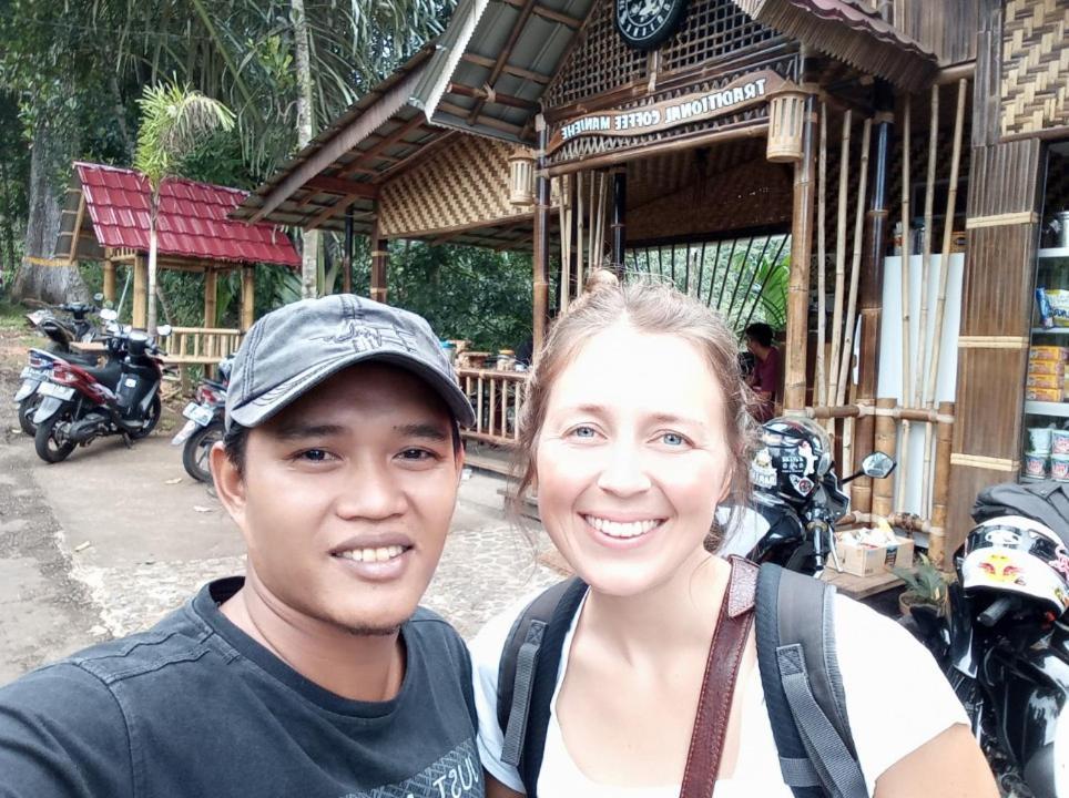 Javalindra Homestay Tour And Travel Бануванги Екстериор снимка