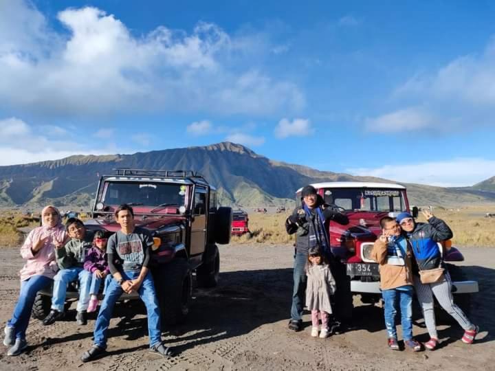 Javalindra Homestay Tour And Travel Бануванги Екстериор снимка