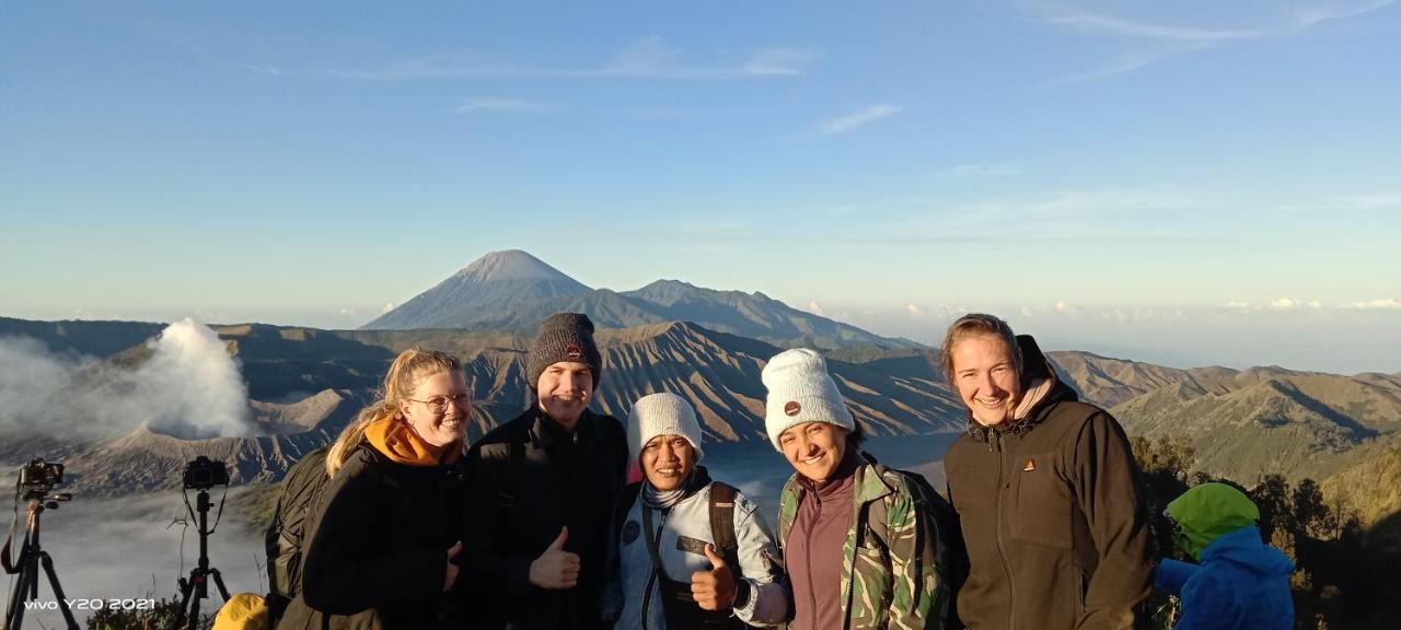 Javalindra Homestay Tour And Travel Бануванги Екстериор снимка