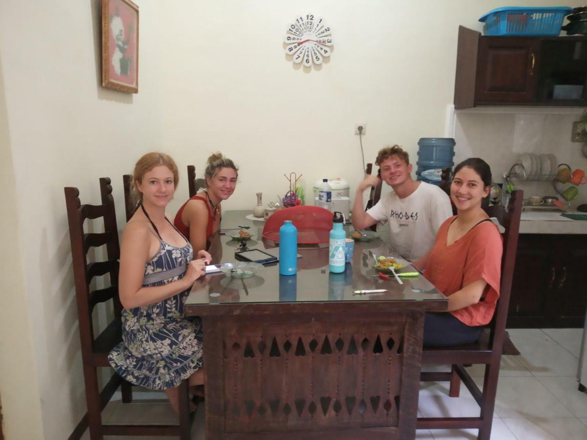 Javalindra Homestay Tour And Travel Бануванги Екстериор снимка